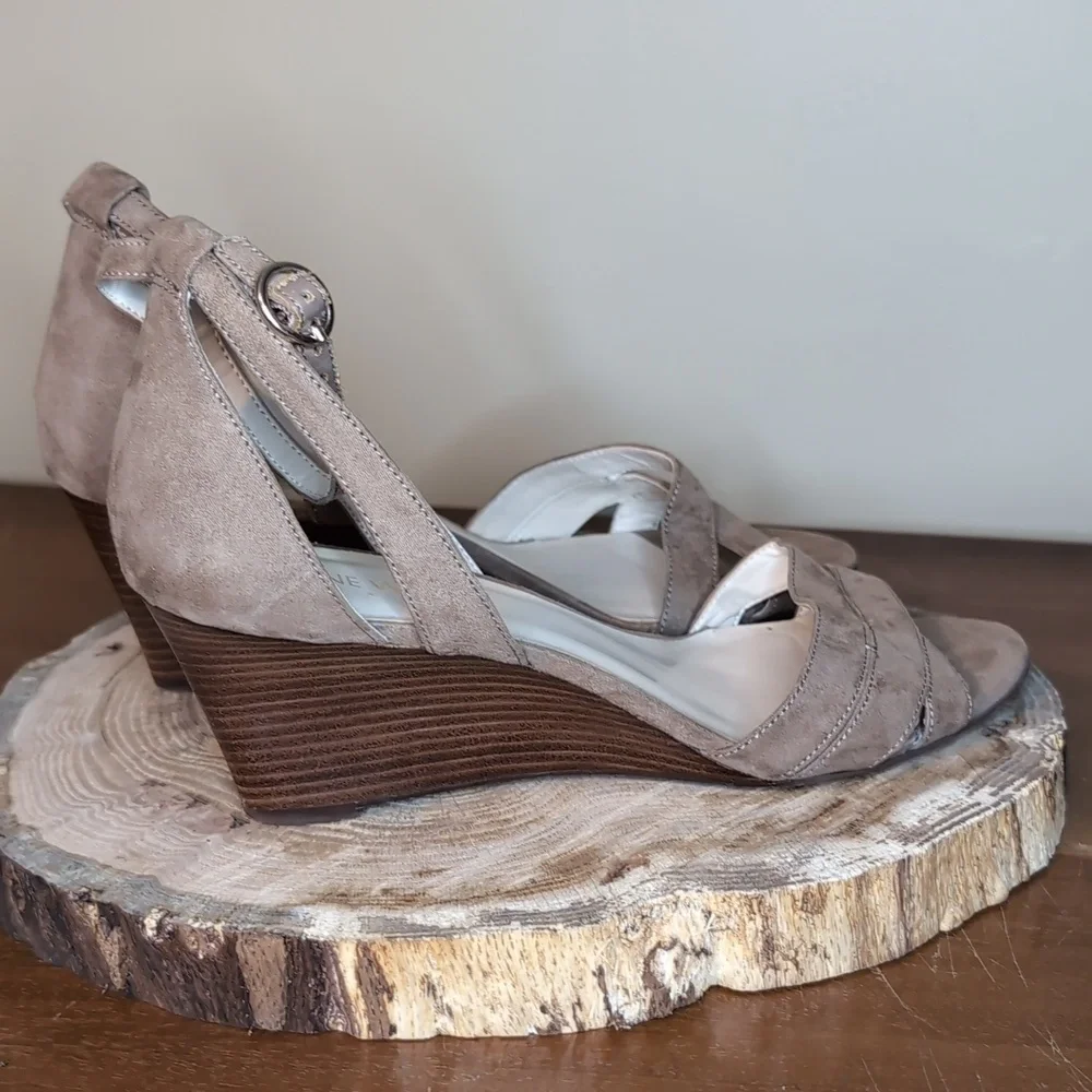 NINE WEST Tan Suede wedge heel Sz 9M